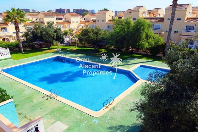 Foto 2 de Casa adosada en venta en Gran Alacant de 2 habitaciones con terraza y piscina