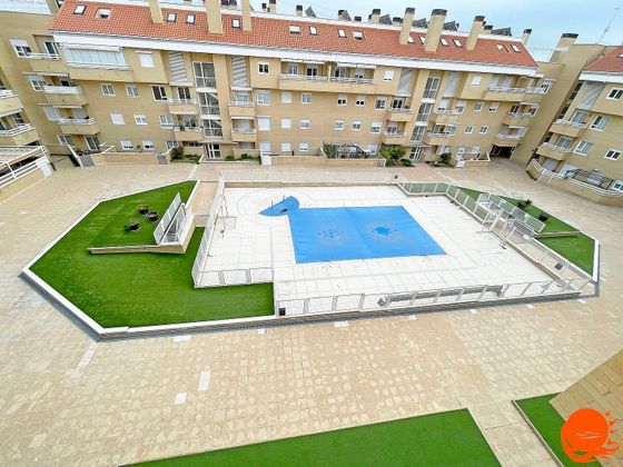 Foto 2 de Ático en venta en Las Castañeras - Bulevar de 4 habitaciones con terraza y piscina