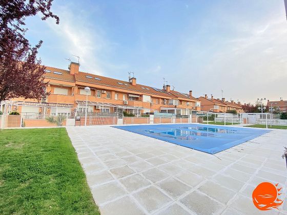 Foto 1 de Casa adossada en venda a San Nicasio - Campo de Tiro - Solagua de 4 habitacions amb piscina i jardí