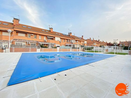 Foto 2 de Casa adossada en venda a San Nicasio - Campo de Tiro - Solagua de 4 habitacions amb piscina i jardí