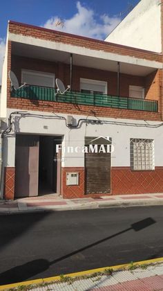 Foto 1 de Casa en venda a Centro - Parla de 3 habitacions amb terrassa i garatge