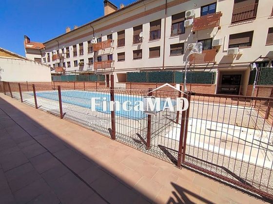 Foto 1 de Dúplex en venda a Griñón de 3 habitacions amb piscina i aire acondicionat