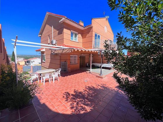 Foto 1 de Venta de casa en Nuevo Aranjuez de 4 habitaciones con terraza y garaje