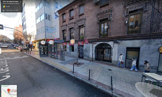 Foto 2 de Local en venda a calle De López de Hoyos de 133 m²