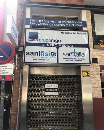Foto 2 de Local en venda a calle De Clara del Rey amb ascensor