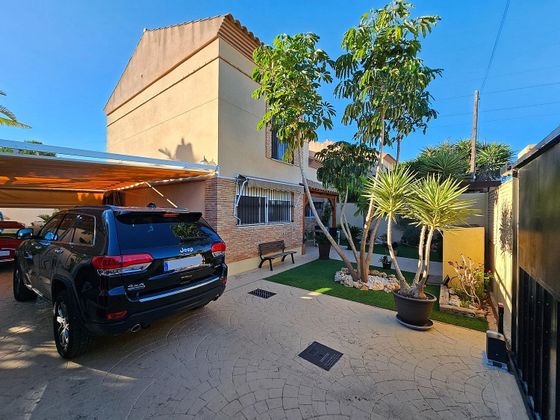 Foto 2 de Casa adossada en venda a La Huerta de 3 habitacions amb terrassa i piscina