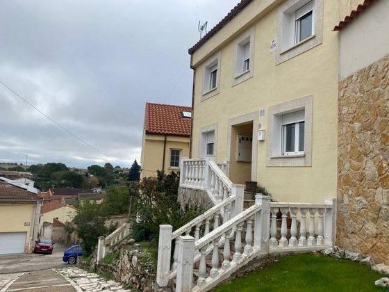 Foto 1 de Casa en venda a Santorcaz de 4 habitacions amb terrassa i garatge