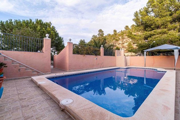 Foto 1 de Venta de casa rural en Novelda de 3 habitaciones con terraza y piscina