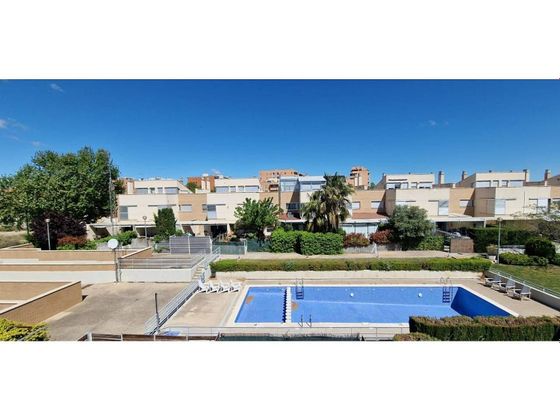 Foto 1 de Venta de casa adosada en calle Antonín Dvorak de 4 habitaciones con terraza y piscina