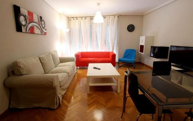 Foto 1 de Pis en lloguer a Norte de 3 habitacions amb mobles i calefacció
