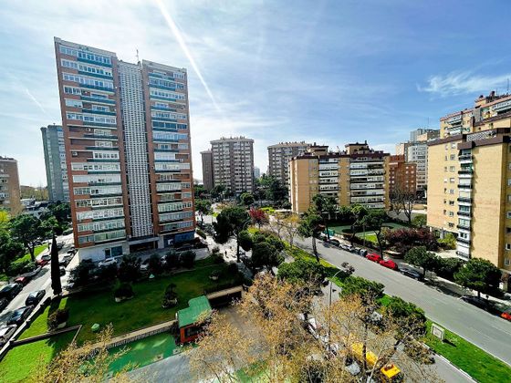 Foto 1 de Venta de piso en calle De Arturo Soria de 4 habitaciones con terraza y piscina