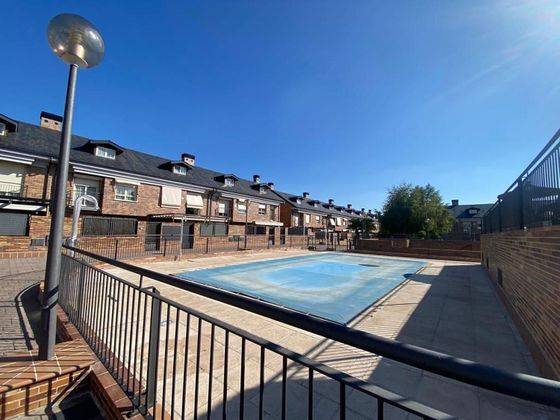 Foto 1 de Casa adossada en venda a Viñas Viejas de 4 habitacions amb terrassa i piscina