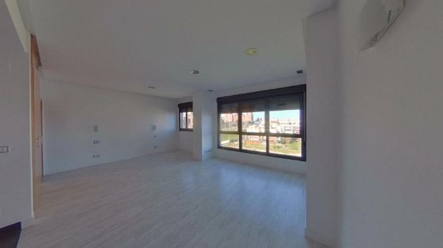Foto 2 de Venta de piso en Virgen del Cortijo - Manoteras de 1 habitación con piscina y garaje