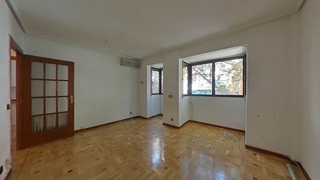 Foto 1 de Alquiler de piso en Prosperidad de 2 habitaciones con aire acondicionado y calefacción