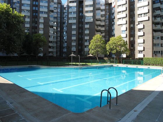 Foto 2 de Piso en venta en calle De Alfredo Marqueríe de 1 habitación con piscina y aire acondicionado