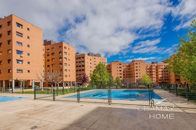 Foto 1 de Venta de piso en Valdebernardo - Valderribas de 3 habitaciones con terraza y piscina