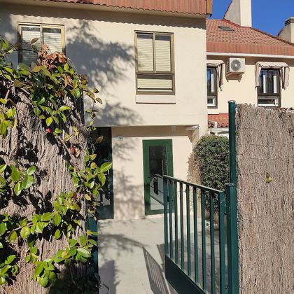 Foto 2 de Casa adossada en lloguer a El Soto de la Moraleja de 4 habitacions amb piscina i garatge