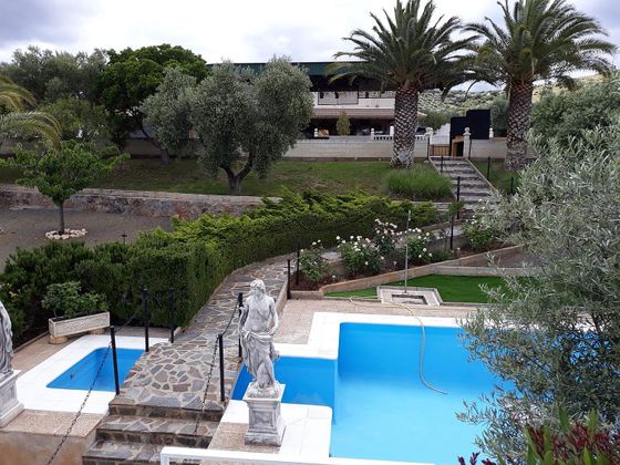 Foto 1 de Xalet en venda a Navalucillos (Los) de 9 habitacions amb terrassa i piscina