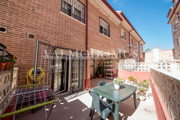 Foto 2 de Casa adossada en venda a Valmojado de 4 habitacions amb terrassa i garatge
