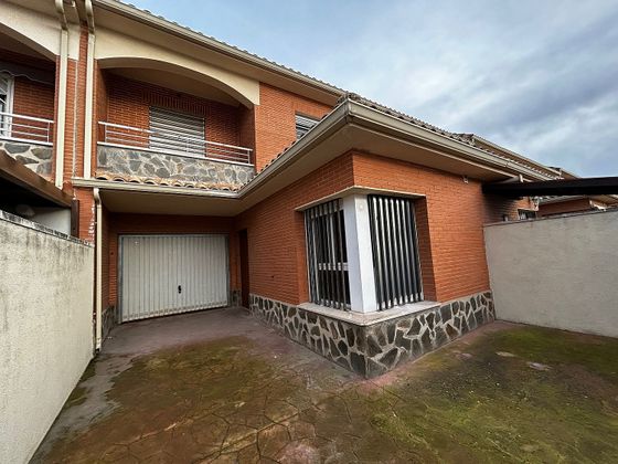 Foto 2 de Venta de casa en calle Doctor Marañon de 3 habitaciones con terraza y jardín
