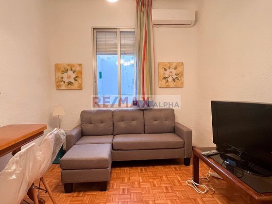 Foto 1 de Piso en alquiler en calle De Gutierre de Cetina de 2 habitaciones con muebles y aire acondicionado