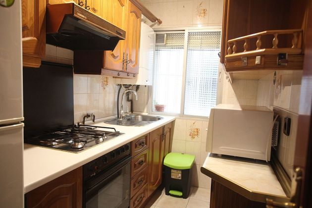 Foto 2 de Pis en lloguer a calle De Gutierre de Cetina de 3 habitacions amb terrassa i mobles
