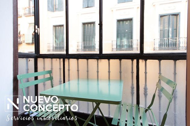 Foto 1 de Estudi en lloguer a calle Del Pez amb mobles i balcó