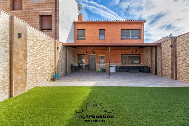 Foto 1 de Casa en venda a calle De Cimballa de 4 habitacions amb garatge i jardí
