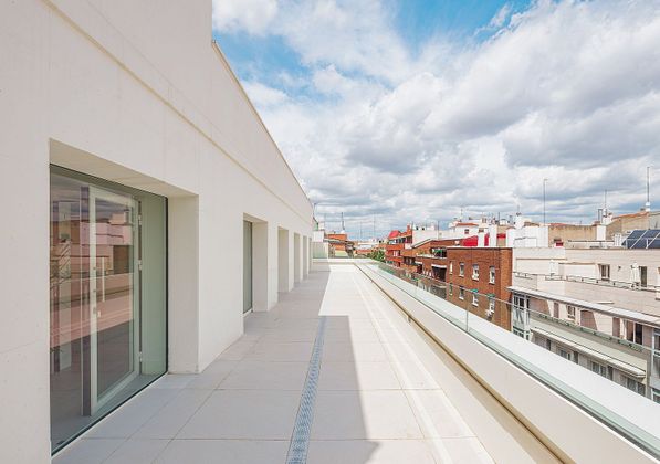 Foto 2 de Alquiler de edificio en calle De Vizcaya de 3766 m²