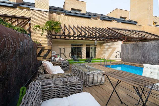 Foto 1 de Casa en venda a calle Mistral de 4 habitacions amb terrassa i piscina