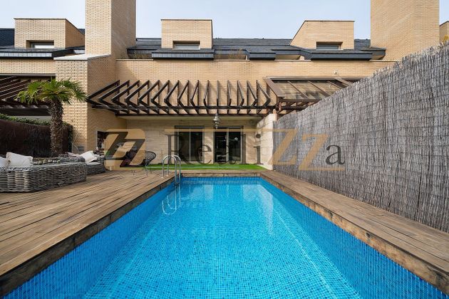 Foto 2 de Casa en venda a calle Mistral de 4 habitacions amb terrassa i piscina