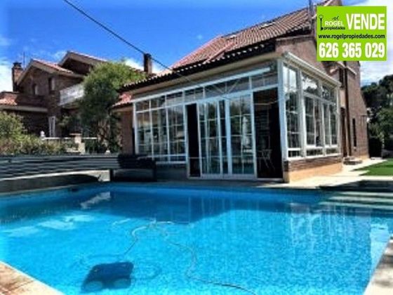 Foto 1 de Chalet en venta en Soto del Real de 4 habitaciones con terraza y piscina