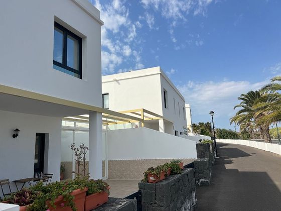 Foto 1 de Casa en alquiler en Costa Teguise de 3 habitaciones con terraza y muebles