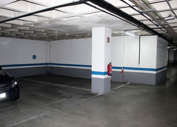 Foto 2 de Garaje en venta en calle De Valle de la Fuenfría de 35 m²