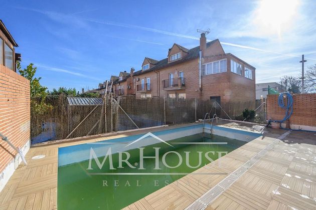 Foto 2 de Casa en venda a Griñón de 4 habitacions amb terrassa i piscina