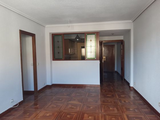 Foto 2 de Alquiler de piso en calle De la Santísima Trinidad de 4 habitaciones con aire acondicionado y calefacción