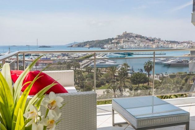 Foto 1 de Alquiler de piso en avenida De Agosto Ibiza de 2 habitaciones con terraza y piscina