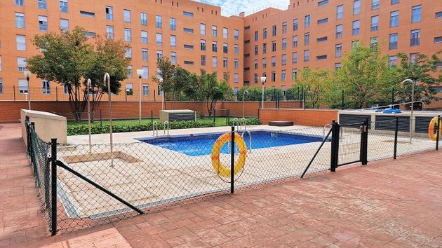 Foto 2 de Ático en venta en Ensanche de Vallecas - Valdecarros de 3 habitaciones con terraza y piscina