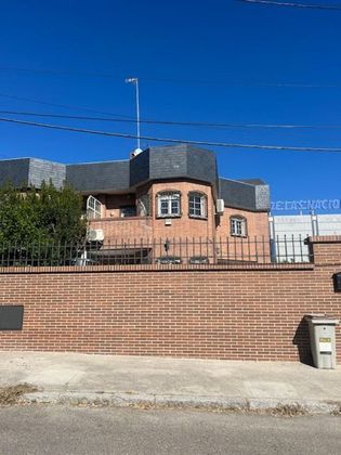 Foto 1 de Casa en venta en calle De Juan Martínez Arroyo de 4 habitaciones con terraza y piscina