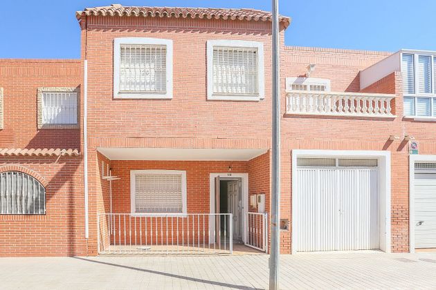 Foto 1 de Casa en venta en La Cañada-Costacabana-Loma Cabrera-El Alquián de 4 habitaciones con terraza