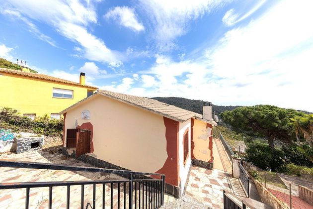 Foto 1 de Venta de casa en Sant Cebrià de Vallalta de 3 habitaciones con terraza y jardín