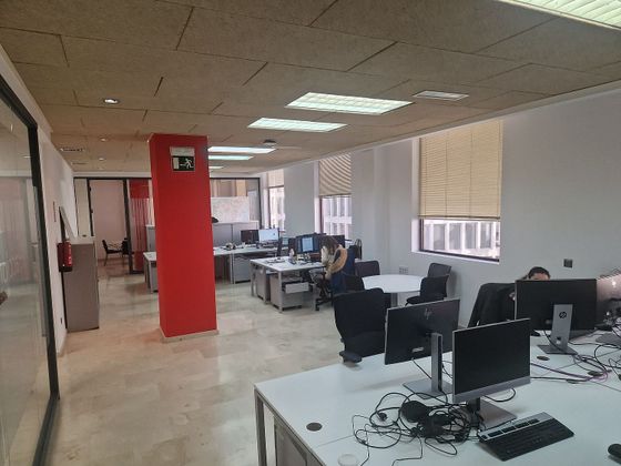 Foto 2 de Oficina en venda a La Calzada de 69 m²