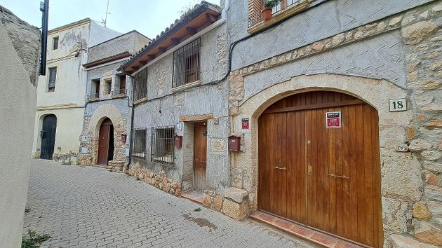 Foto 1 de Casa en venta en Castellet i la Gornal de 4 habitaciones con piscina y garaje