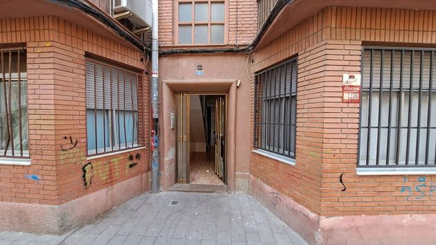 Foto 2 de Piso en venta en Espronceda - Campoamor - Santa Pau de 3 habitaciones con terraza
