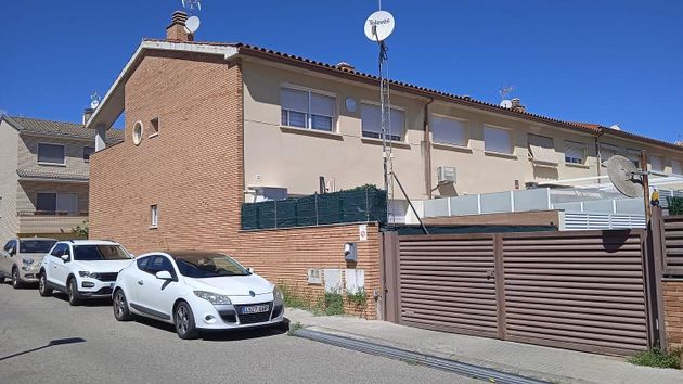 Foto 2 de Venta de casa en Masquefa de 4 habitaciones con terraza y garaje
