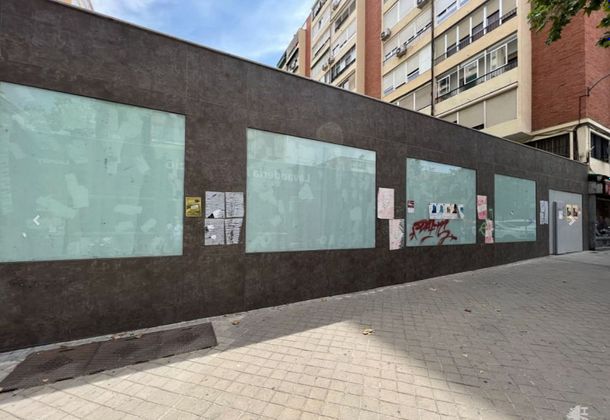 Foto 1 de Local en venta en calle De Ponferrada de 382 m²