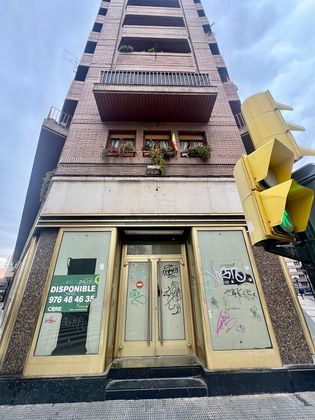 Foto 2 de Alquiler de local en avenida De César Augusto de 222 m²