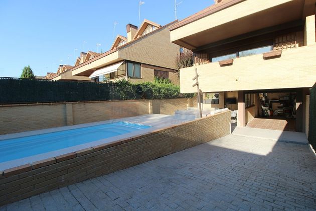Foto 2 de Casa en lloguer a Centro - Villanueva del Pardillo de 3 habitacions amb terrassa i piscina