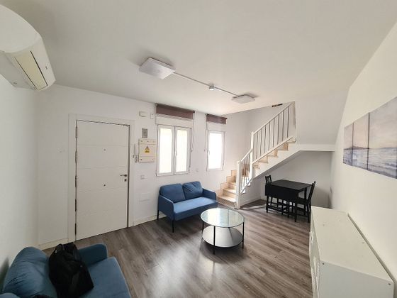 Foto 1 de Alquiler de dúplex en Embajadores - Lavapiés de 2 habitaciones con muebles y aire acondicionado
