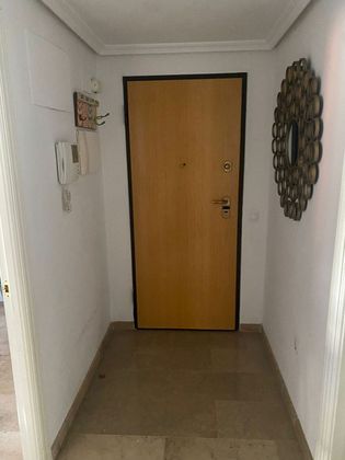 Foto 2 de Venta de piso en Bellavista de 3 habitaciones con terraza y piscina
